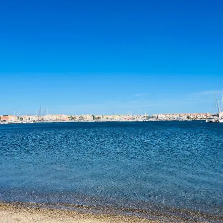 T4, Ile De La Marina, Parking